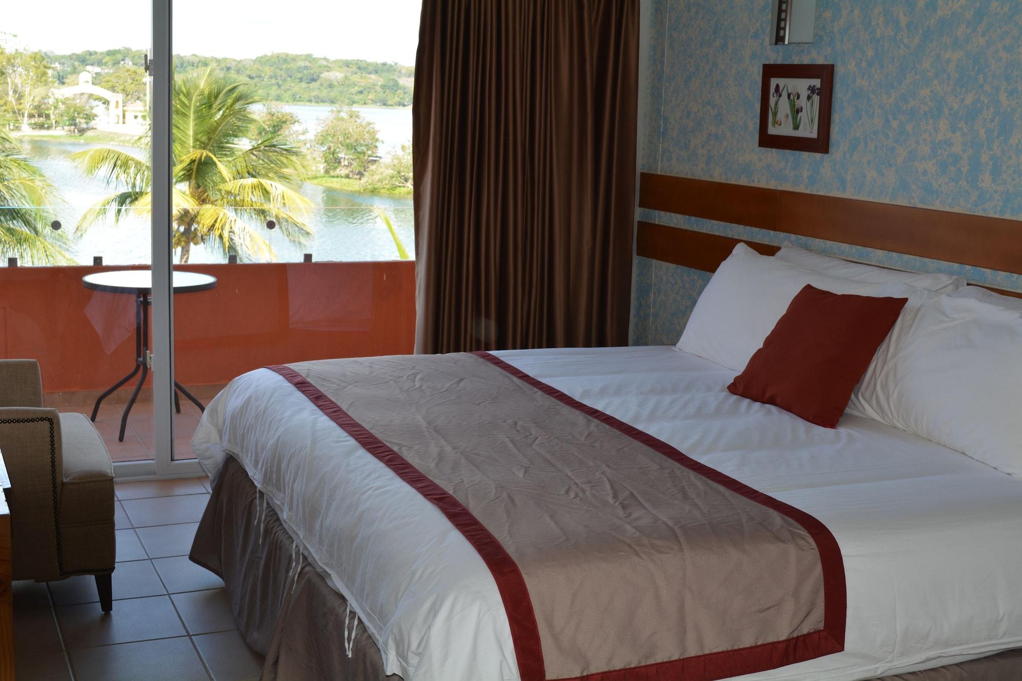 Peten Esplendido Hotel Флорес Екстериор снимка